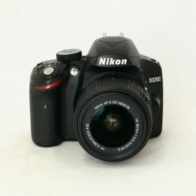 【中古】(ニコン) Nikon D3200+AF-S NIKKOR 18-55/3.5-5.6GII レンズキツト