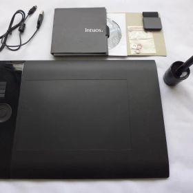 Wacom Intuos4 ペンタブレット 本体・ペン・替え芯のセット