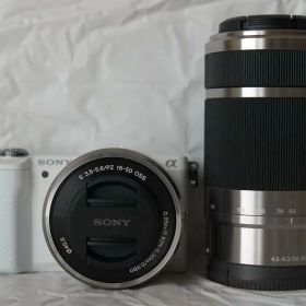 【中古】SONY ミラーレス一眼 α5000 ダブルズームレンズキット ホワイト ILCE-5000Y-W