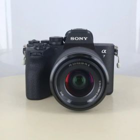 【中古】 (ソニー) SONY α7V ズームレンズキット(FE28-70/3.5-4.6 OSS II)[ ILCE-7M5M]【中古カメラ デジタル一眼】 ランク：AB