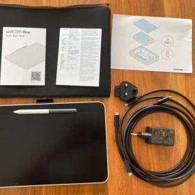 Wacom One 液晶ペンタブレット ほぼ未使用 イタリア購入