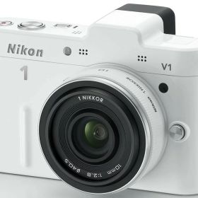 【中古】Nikon ミラーレス一眼カメラ Nikon 1 (ニコンワン) V1 (ブイワン) 薄型レンズキット ホワイトN1 V1ULK WH