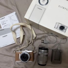 OLYMPUSミラーレス一眼カメラPEN E-PL9 茶色